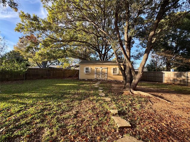 1116 Willowcreek Road, Cleburne, TX 76033