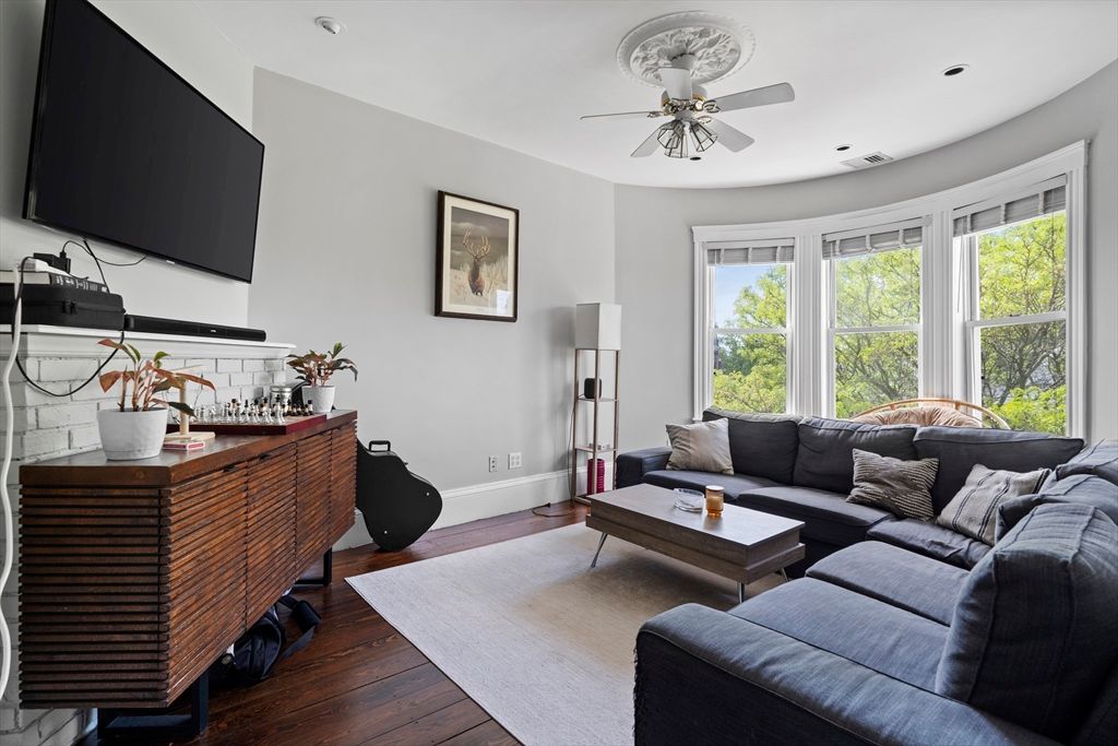 194 Emerson 3, Boston, MA 02127