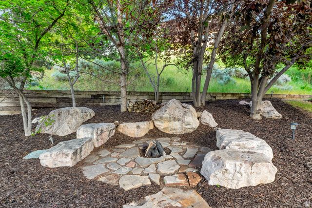 577 S RIDGE TOP LN, North Salt Lake, UT 84054