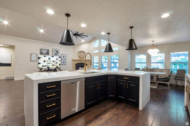 577 S RIDGE TOP LN, North Salt Lake, UT 84054