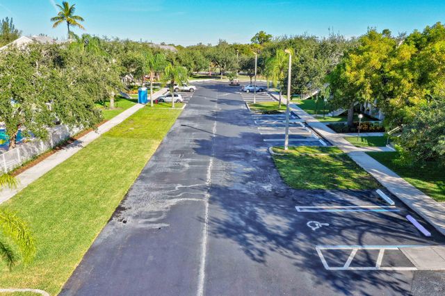 4685 N Haverhill Road B9, West Palm Beach, FL 33417