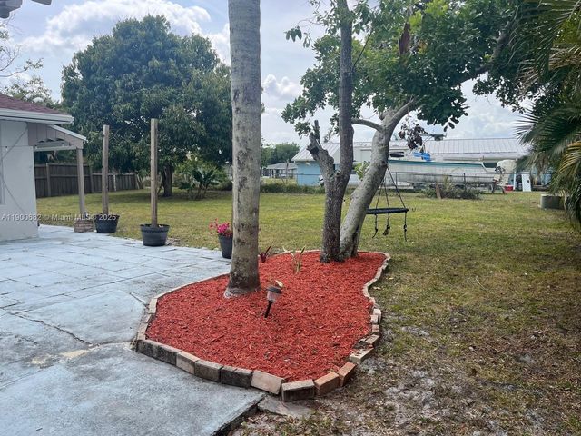 262 NE Floresta Dr, Port St. Lucie, FL 34983