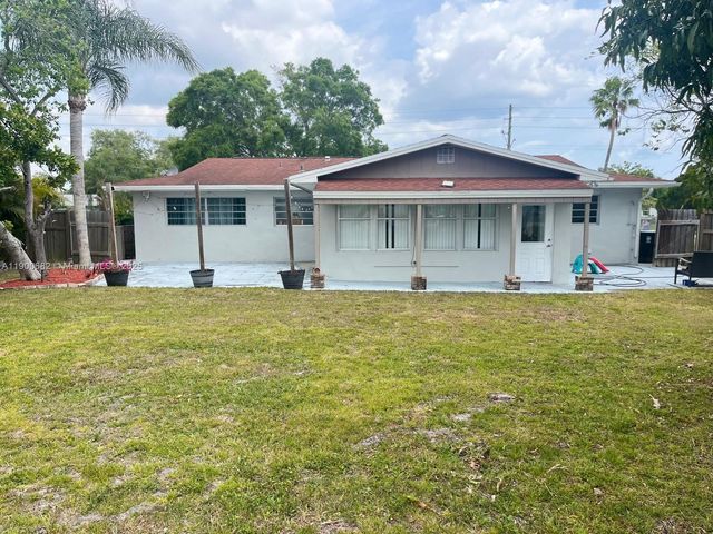 262 NE Floresta Dr, Port St. Lucie, FL 34983