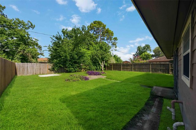 11011 Carlton Drive, Houston, TX 77047