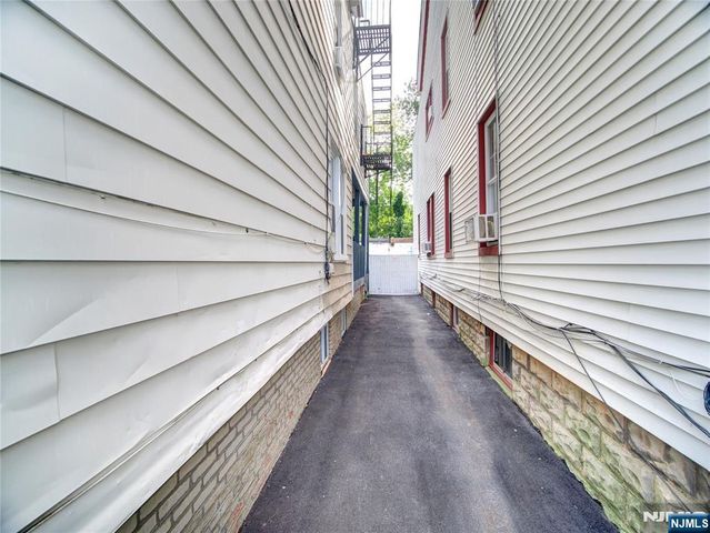 32 Cummings Street, Irvington, NJ 07111