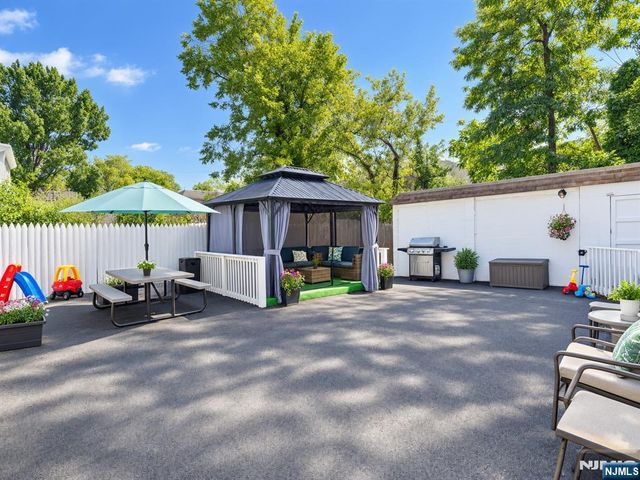 32 Cummings Street, Irvington, NJ 07111