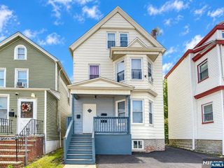 32 Cummings Street, Irvington, NJ 07111
