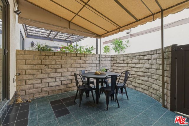 5243 Yarmouth Avenue 31, Encino (los Angeles), CA 91316