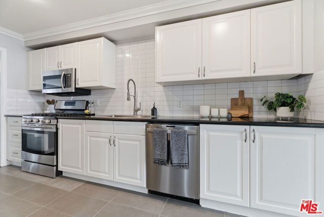 5243 Yarmouth Avenue 31, Encino (los Angeles), CA 91316