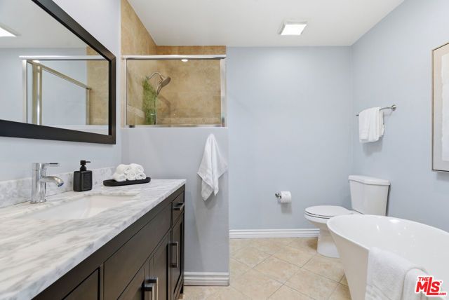 5243 Yarmouth Avenue 31, Encino (los Angeles), CA 91316