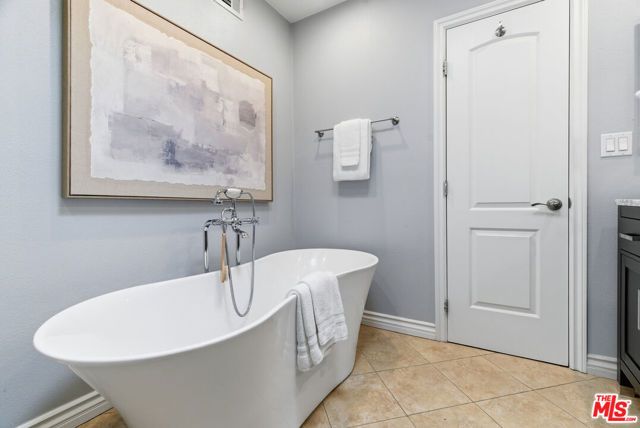 5243 Yarmouth Avenue 31, Encino (los Angeles), CA 91316