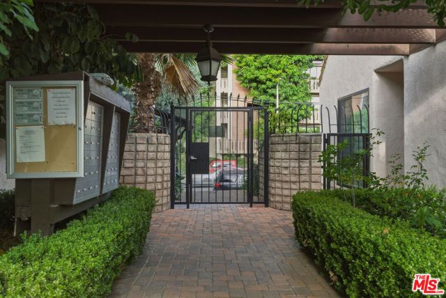 5243 Yarmouth Avenue 31, Encino (los Angeles), CA 91316