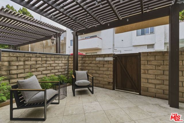 5243 Yarmouth Avenue 31, Encino (los Angeles), CA 91316