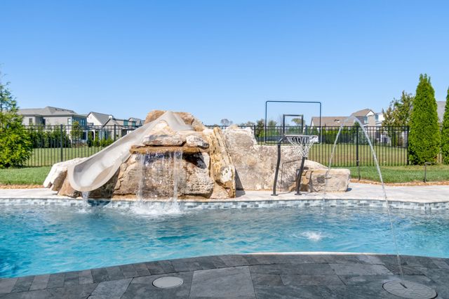 6304 Percheron Ln, Arrington, TN 37014