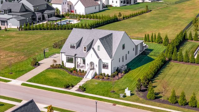 6304 Percheron Ln, Arrington, TN 37014