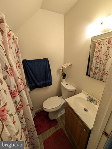 60 FARMHOUSE RD, Sicklerville, NJ 08081
