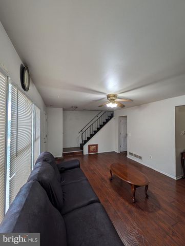 60 FARMHOUSE RD, Sicklerville, NJ 08081