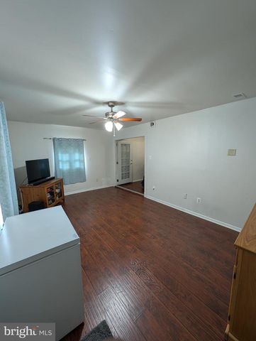 60 FARMHOUSE RD, Sicklerville, NJ 08081