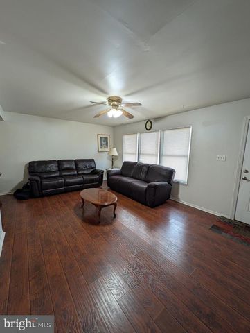 60 FARMHOUSE RD, Sicklerville, NJ 08081