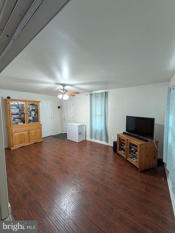 60 FARMHOUSE RD, Sicklerville, NJ 08081