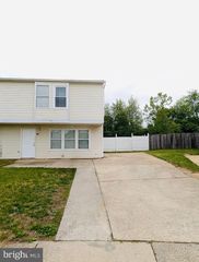 60 FARMHOUSE RD, Sicklerville, NJ 08081