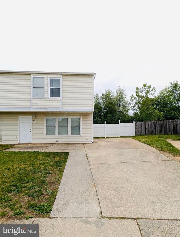 60 FARMHOUSE RD, Sicklerville, NJ 08081