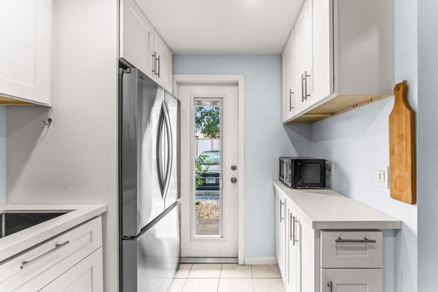 1951 NE 39th Street 131, Lighthouse Point, FL 33064