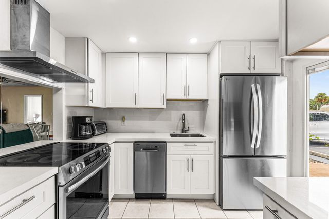 1951 NE 39th Street 131, Lighthouse Point, FL 33064