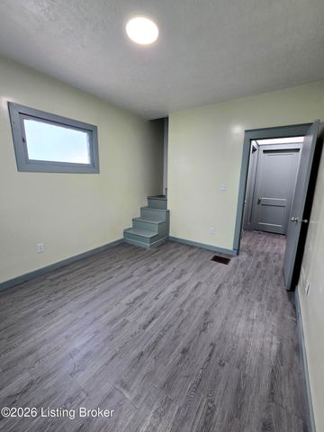 822 S 42nd St, Louisville, KY 40211