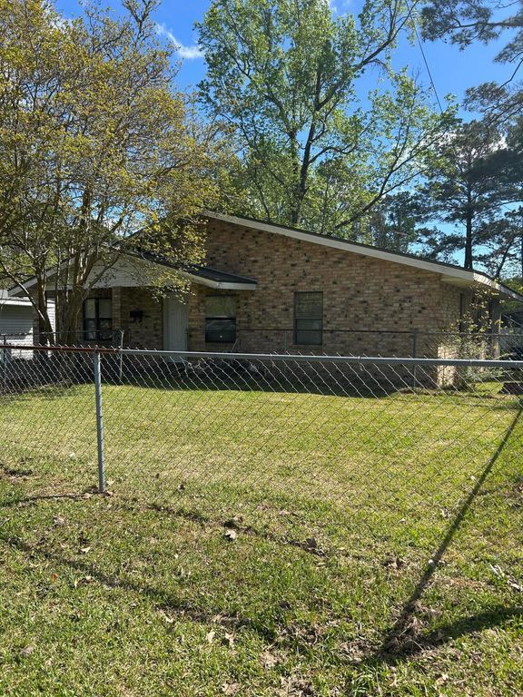 1015 Anderson Drive, Leesville, LA 71446