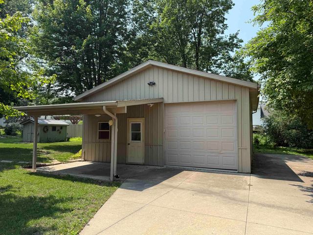 1107 Freeman Street, Charles City, IA 50616