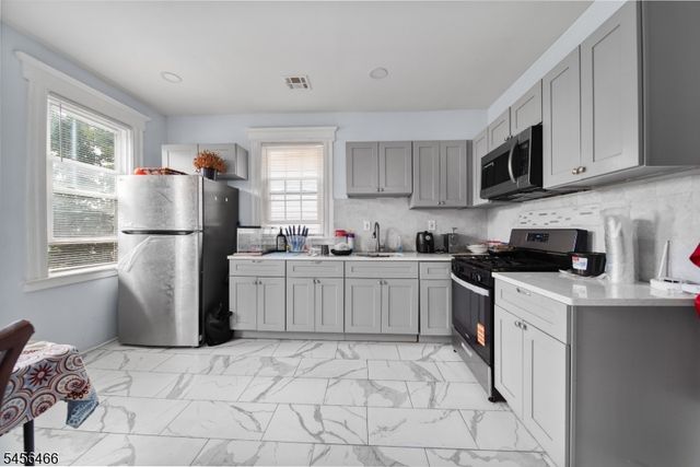 18 Eliis Ave, Irvington Twp., NJ 07111