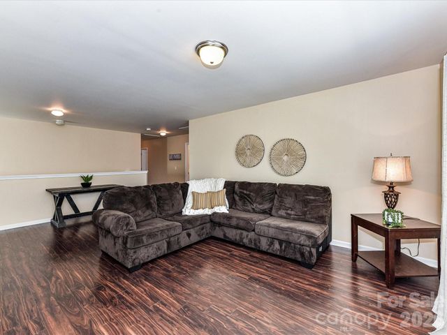 1201 Mountain Laurel Court, Matthews, NC 28104