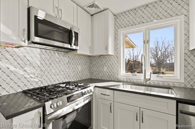 95 Hillsdale Road, Bloomfield Hills, MI 48302