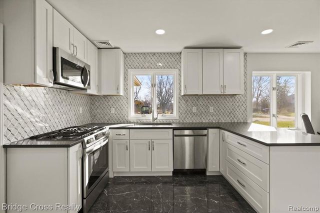 95 Hillsdale Road, Bloomfield Hills, MI 48302