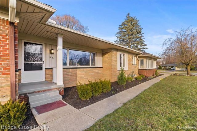 95 Hillsdale Road, Bloomfield Hills, MI 48302