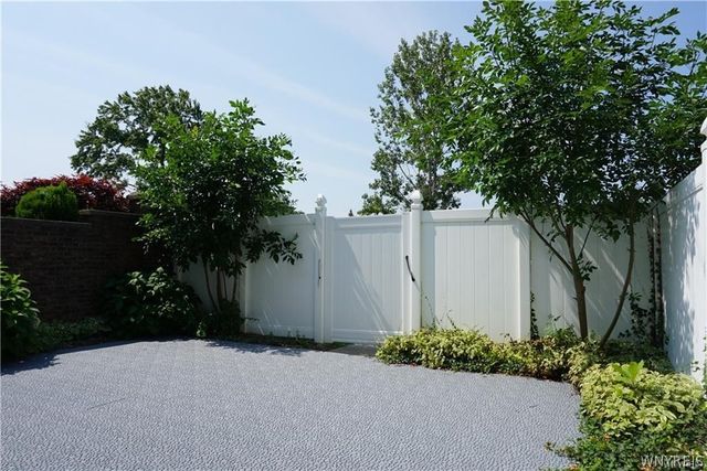 90 Carriage Drive 8, Orchard Park, NY 14127