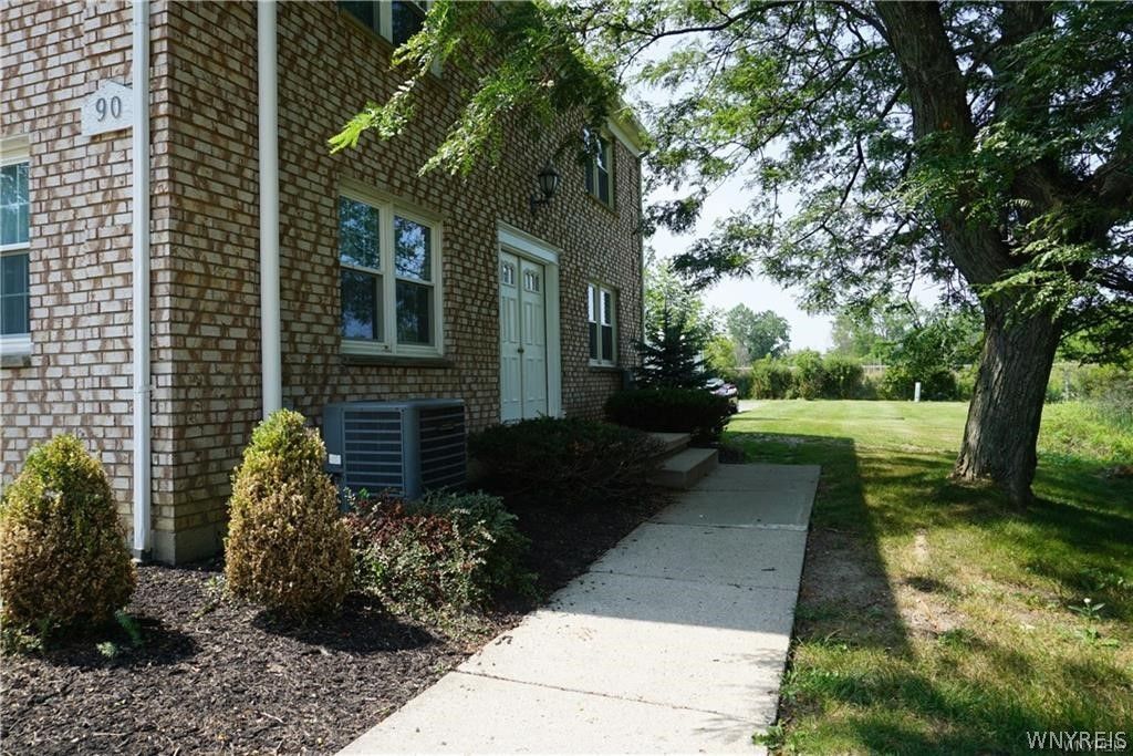 90 Carriage Drive 8, Orchard Park, NY 14127