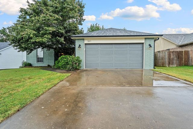 1611 S Beth Drive, Rogers, AR 72758