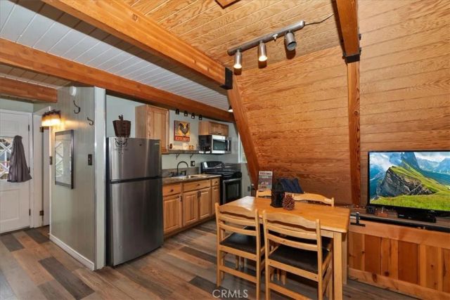 609 Villa Grove, Big Bear City, CA 92314