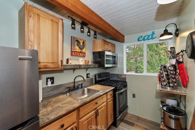 609 Villa Grove, Big Bear City, CA 92314
