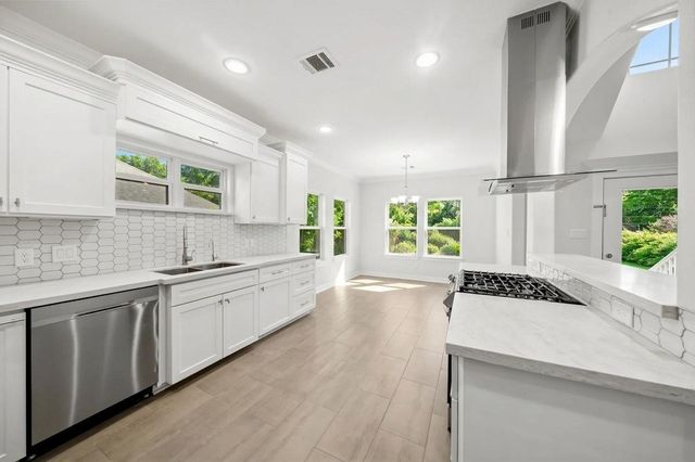 3204 Mckinney Drive, La Marque, TX 77568