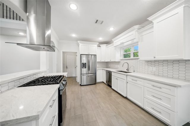 3204 Mckinney Drive, La Marque, TX 77568