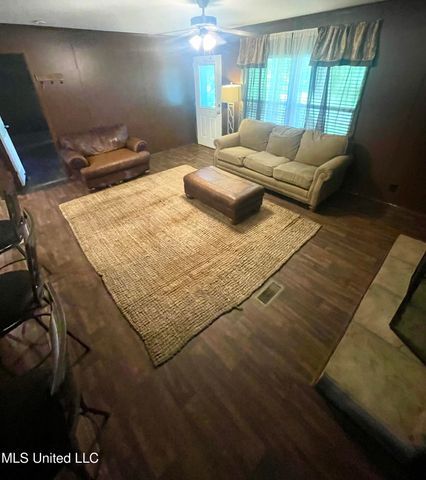 43 White Oak Drive, Natchez, MS 39120