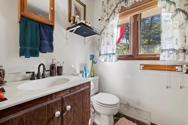 N9162 Woodridge COURT, East Troy, WI 53120