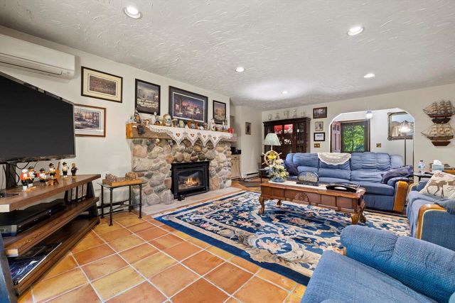 N9162 Woodridge COURT, East Troy, WI 53120