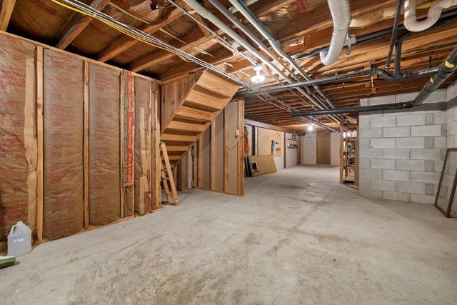 N9162 Woodridge COURT, East Troy, WI 53120