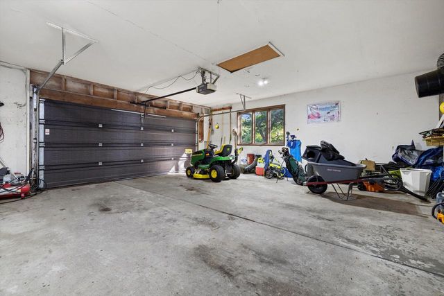 N9162 Woodridge COURT, East Troy, WI 53120