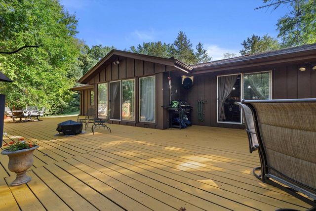 N9162 Woodridge COURT, East Troy, WI 53120