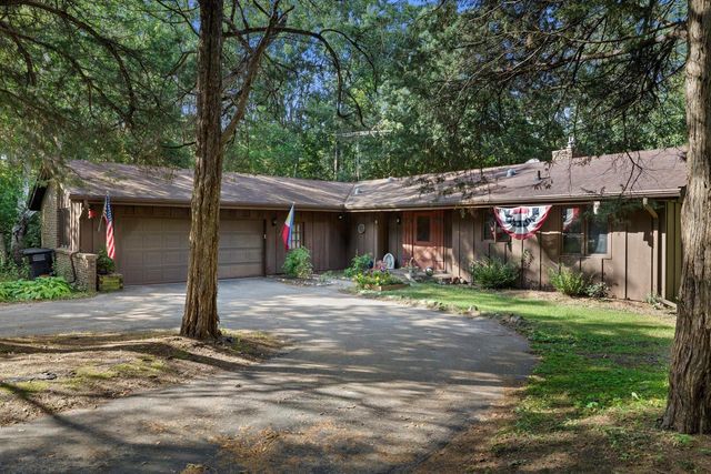 N9162 Woodridge COURT, East Troy, WI 53120